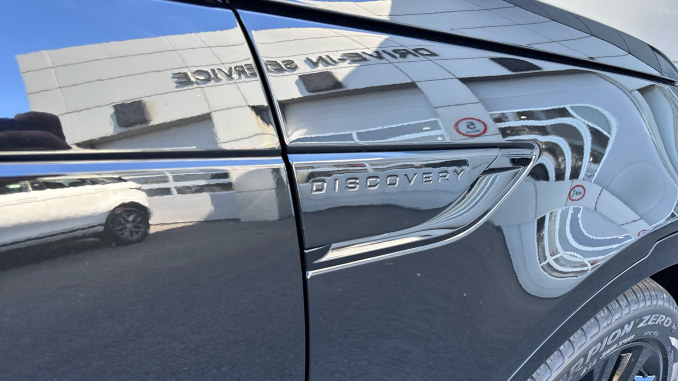 Land Rover Discovery 3.0 D350 Dynamic SE 5dr Auto Diesel Station Wagon - Image 22